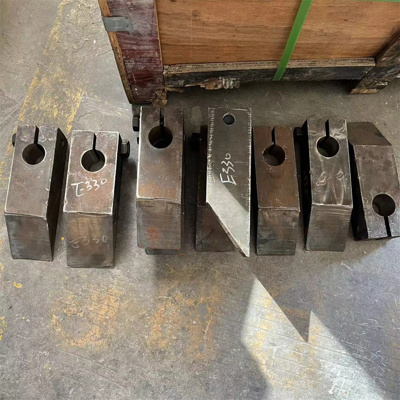Frame Support Bracket 117-5372 for Carrier Roller 03.jpg